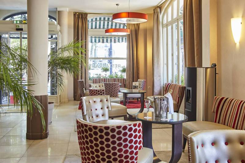 Lounge-bar Lounge-bar